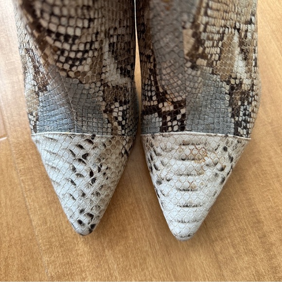 Qupid Snakeskin Heeled Pointed Toe Ankle Booties, Size 10 - Picture 6 of 14